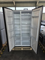 Hisense Side by side RS677N4BFD, EEK: D (A-G), Nutzinhalt gesamt: 519 l, Multi 3D Luftzirkulation, LED Display