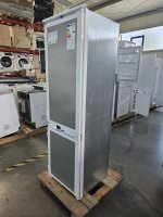 Beko B7BCNA295HS2 Kühl-/Gefrierkombination, EEK D, 5 cm, Einbaukühlgefrierkombination