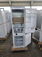 Beko B7BCNA295HS2 Kühl-/Gefrierkombination, EEK D, 5 cm, Einbaukühlgefrierkombination