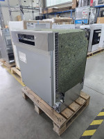 Bosch SMI4EVS09E Geschirrspüler, teilintegrierbarer Geschirrspüler Serie 4,14 Maßgedecke, Automatische Türöffnung für Effizienz, flexible Körbe & Schubladen